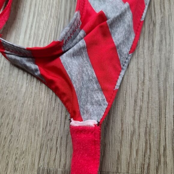 Victoria's Secret Push-up Bra size 32C - Picture 7 of 7